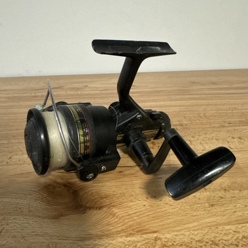 Daiwa Spinning Fishing Reel Model RG1650 Rear Drag Ball Bearing Japan Black